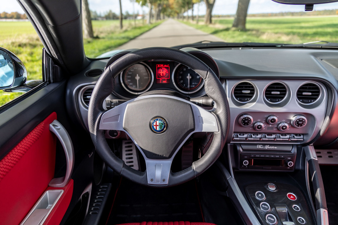 Alfa-Romeo-8C-descapotable-más-bonito (17).jpg