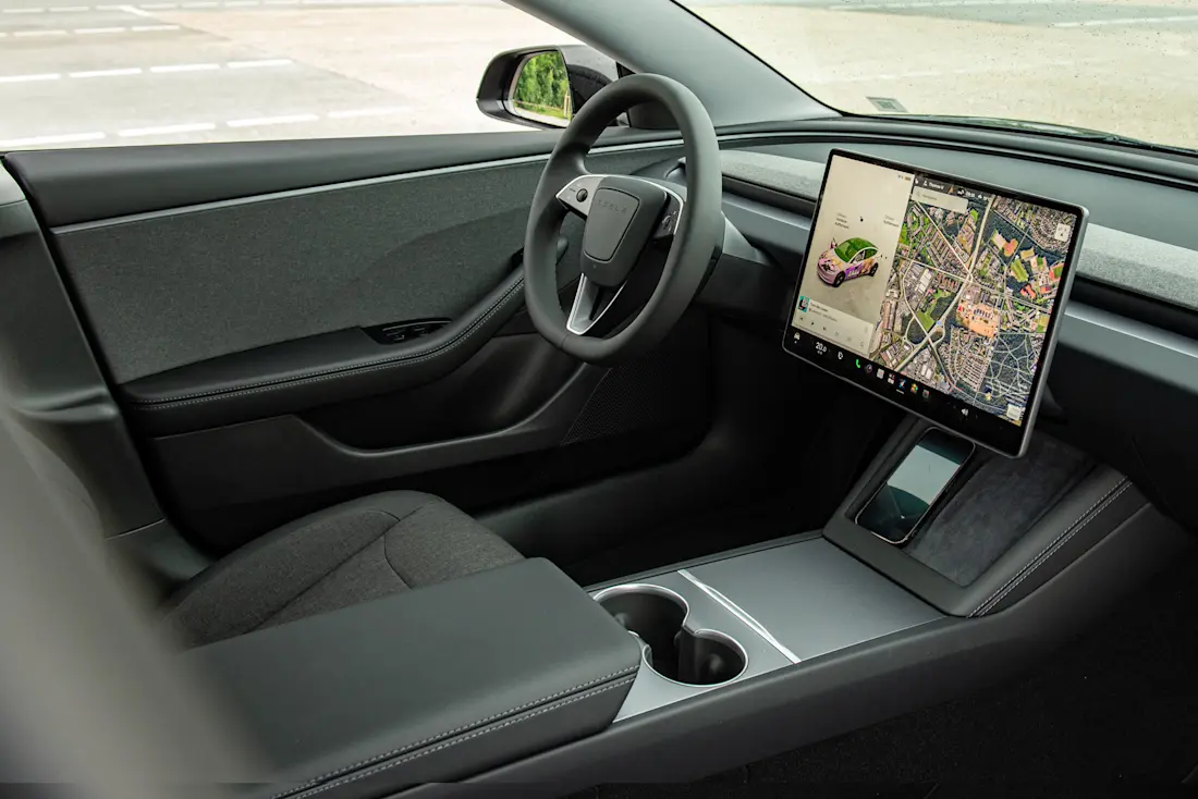 tesla-model-3-rwd-2026-cockpit