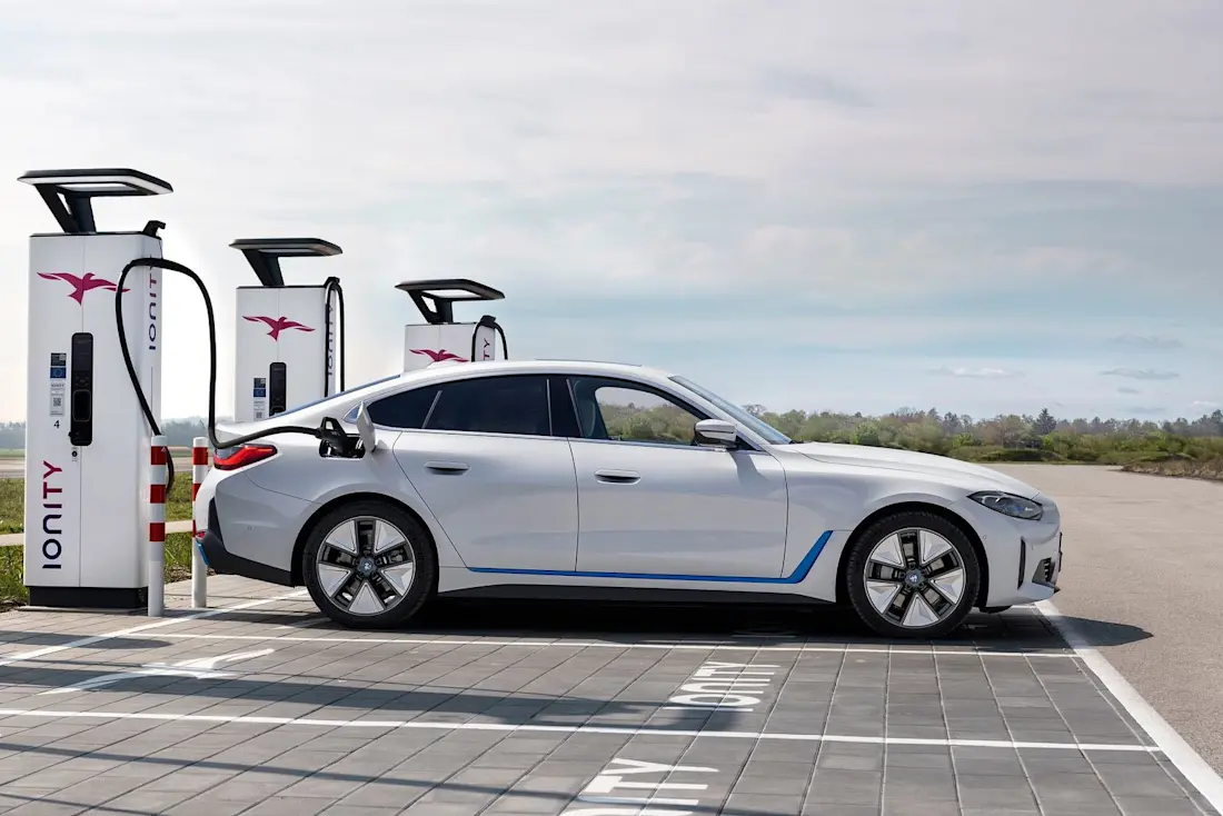 BMW-i4-2021-Side BMW-i4-2021-Side
