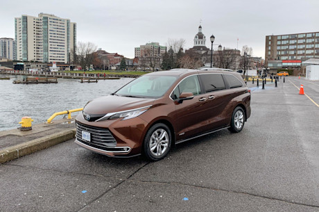 Editorial 2021 toyota sienna limited 04 bc fr