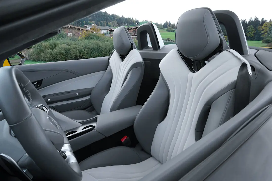 8 mg-cyberster-gt-vordersitze