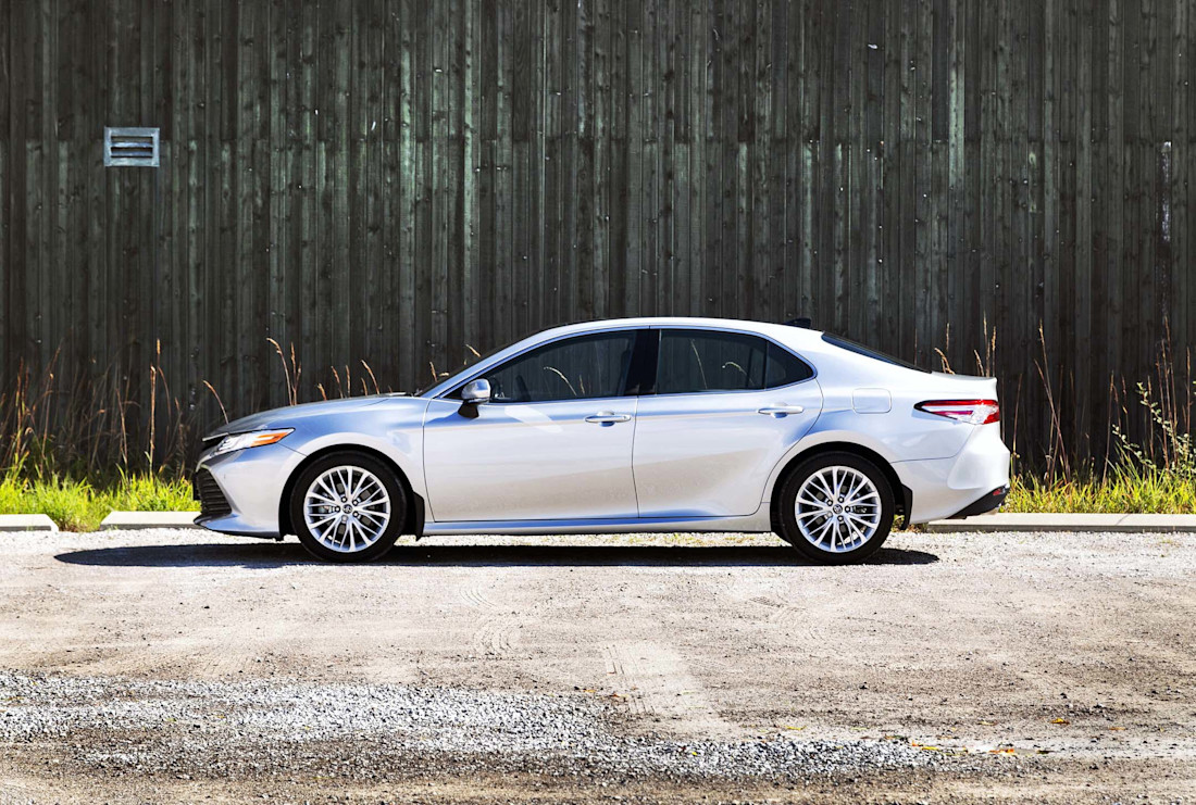 Editorial 2018 toyota camry xle v6 04 jw