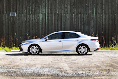 Editorial 2018 toyota camry xle v6 04 jw
