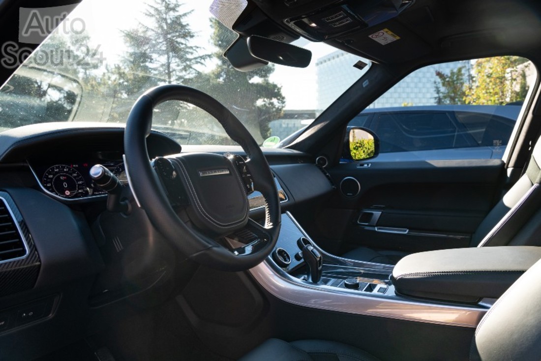 Jaguar-Land Rover SV - 3000px-6.jpg