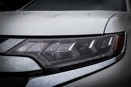 Editorial 2019 mitsubishi outlander phev gt 4wd 07 ts