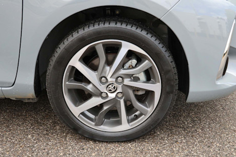 Editorial 2019 toyota yaris hatchback se 5m 10 jm