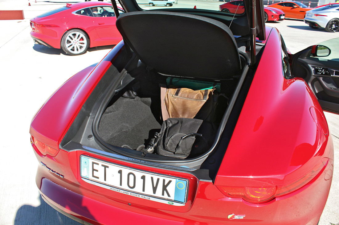 Editorial 2015 jaguar f type coupe 02