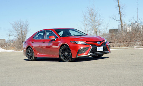 Editorial 2021 toyota camry hybrid xse 01 va fr