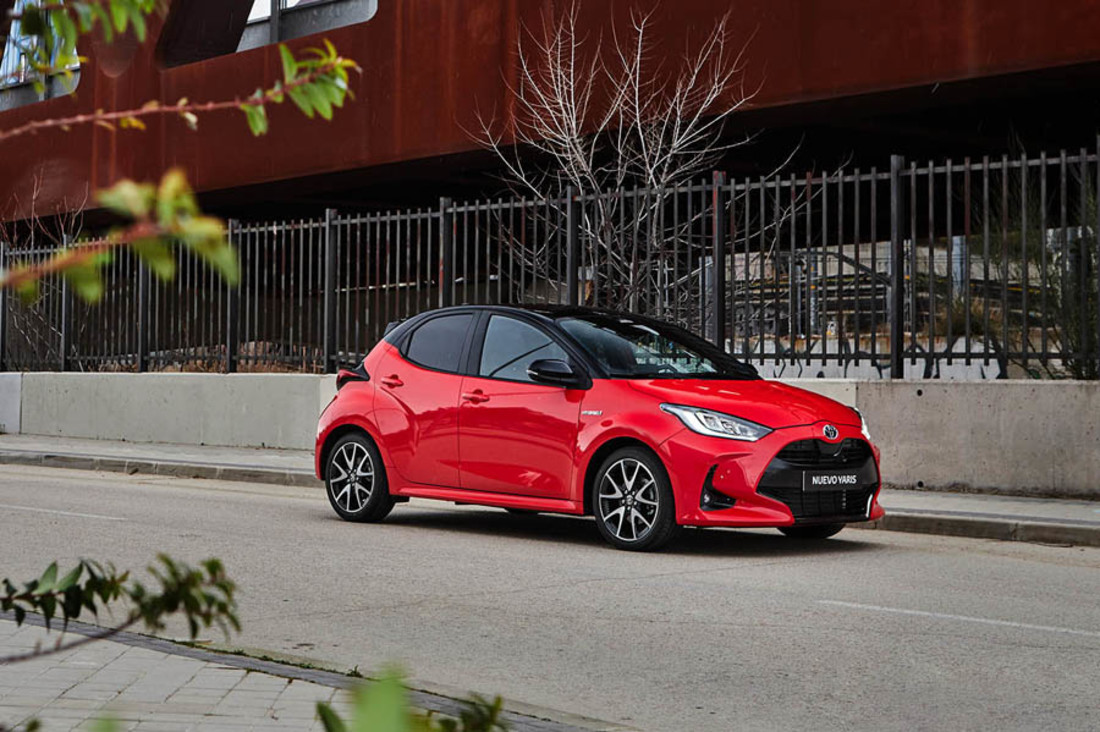 toyota-yaris-hybrid (2).jpg