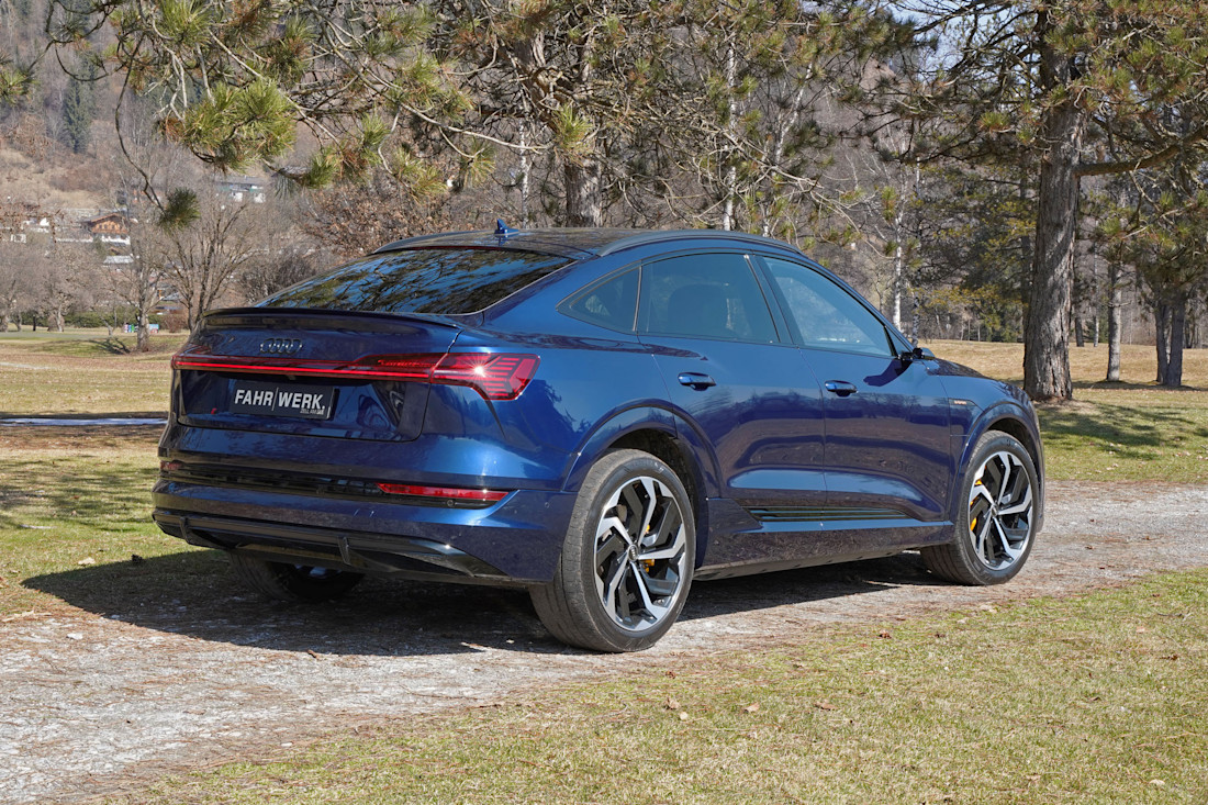 Audi e-tron Sportback 55 quattro 2022_Heck-seitlich