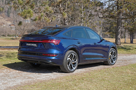 Audi e-tron Sportback 55 quattro 2022_Heck-seitlich