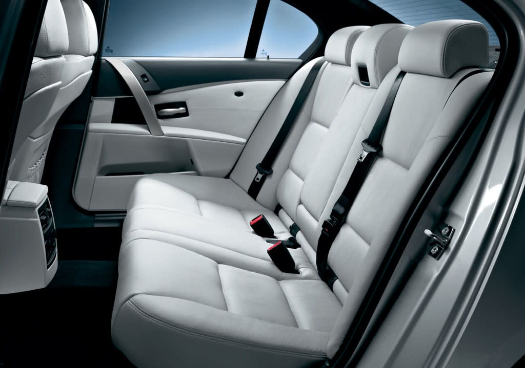 bmw-m5-e60-backseats.jpg