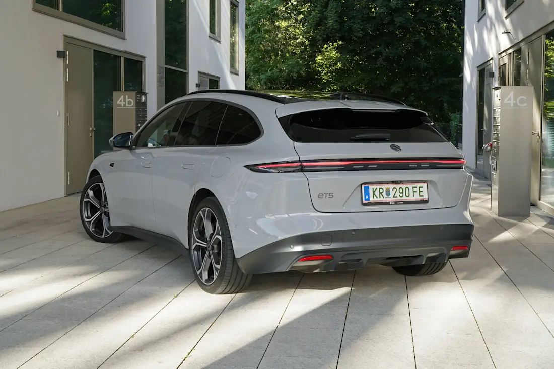4 nio-et5-touring-2026-heck-seitlich