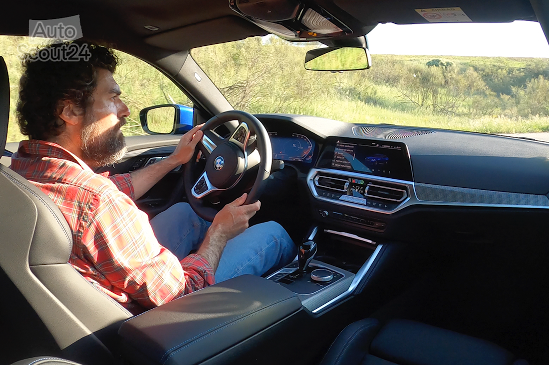 33_BMW_220i_Coup___movimiento_7.png