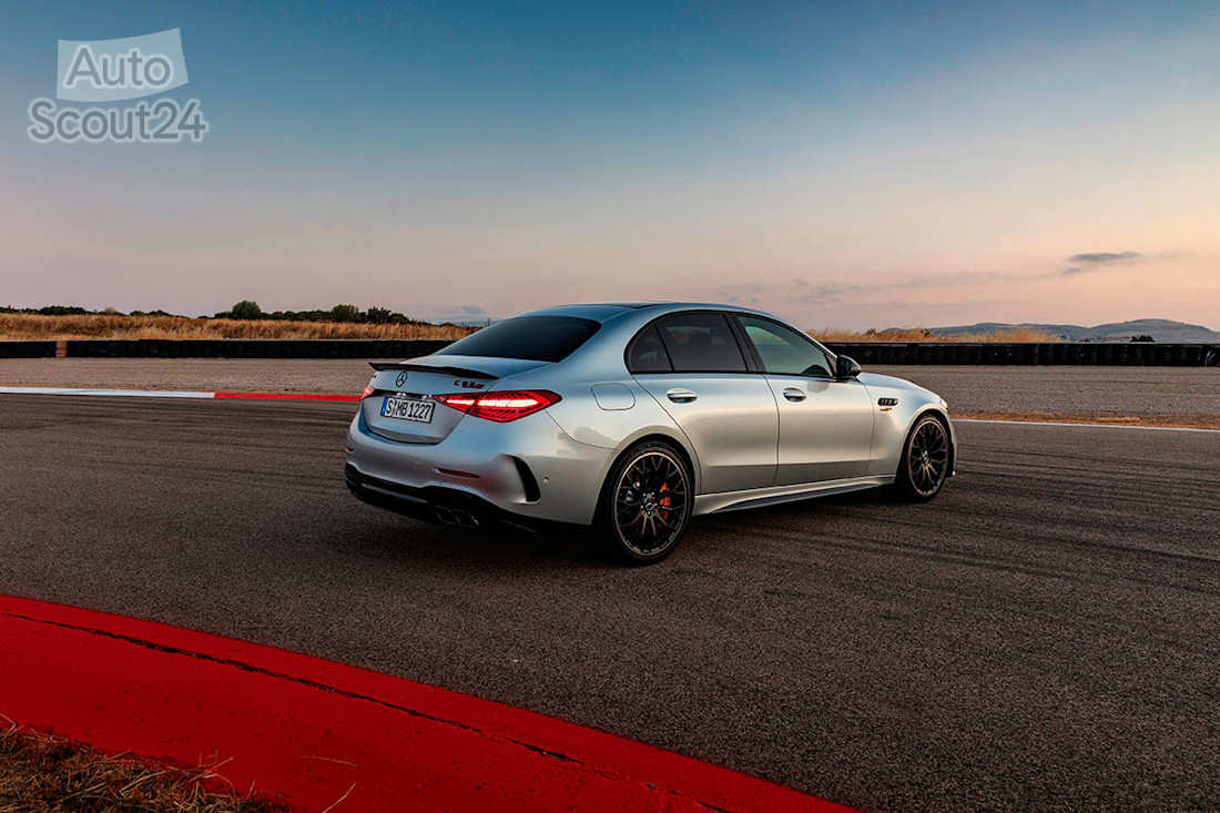 Mercedes-AMG C63 S EPerformance 2022 (17).jpg
