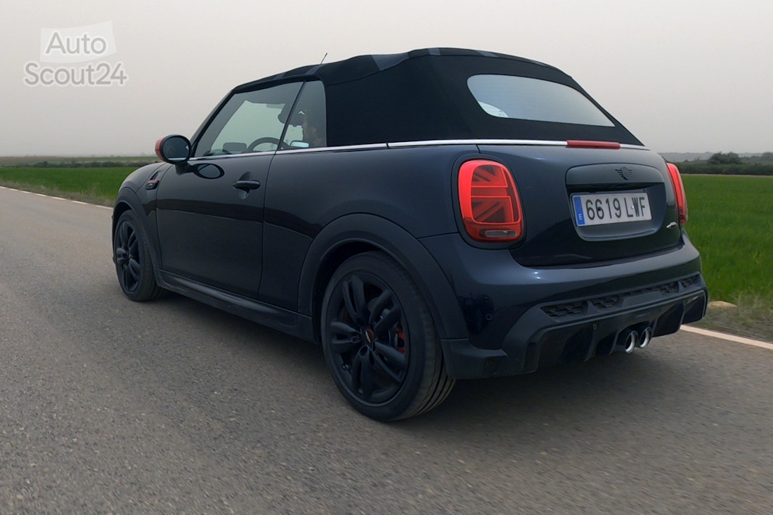 26_mini cabrio jcw_rodando3.jpg
