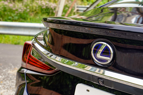 Editorial 2020 lexus es 300h 13 jl