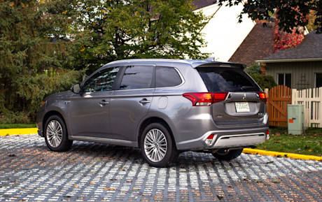 Editorial 2020 mitsubishi outlander phev 04 wc fr