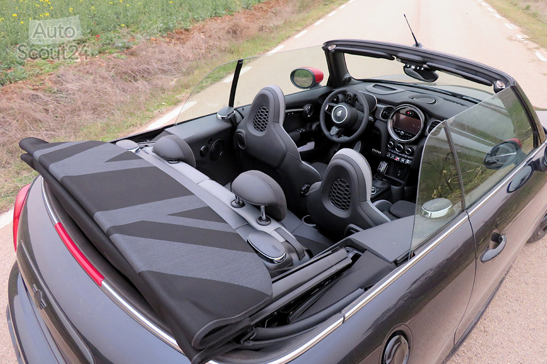 13_mini cabrio jcw_habitaculo descapotado.JPG