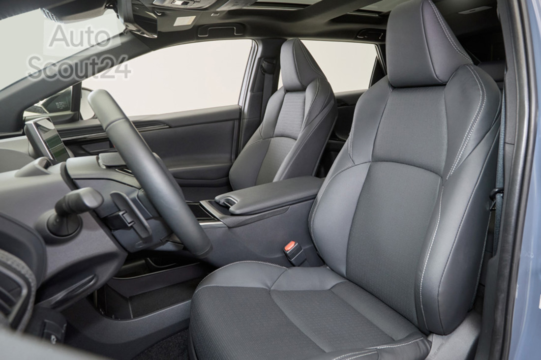 Subaru Solterra_interior (15).jpg