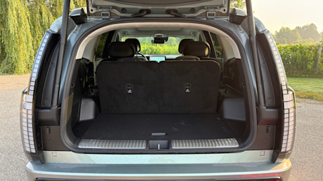 2026 Hyundai Ioniq 9 vs VinFast VF 9 Comparison Test + Video Image