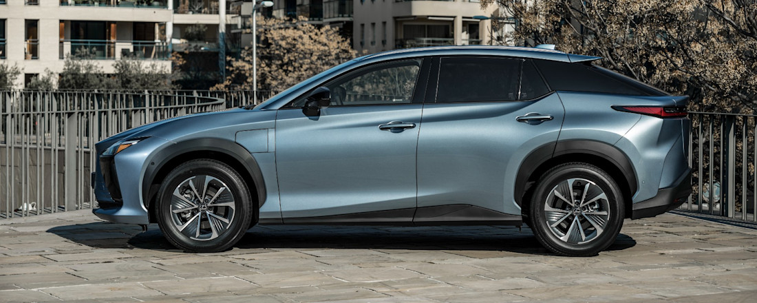 RZ 450e: nuovo SUV elettrico a batteria Lexus