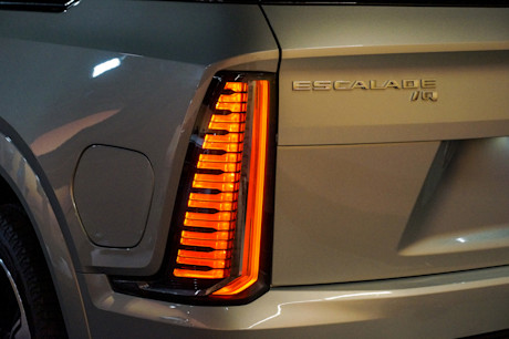 Editorial 2025 cadillac escalade iq preview jv 241003 4
