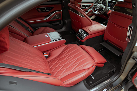 Editorial 2024 mercedes amg s 63 e performance fd 230627 29 jw