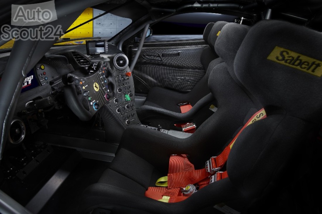 2020_11_Ferrari_488GT_interno_1 (2).jpg