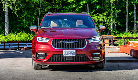 Editorial 2021 chrysler pacifica hybrid pinnacle 01 bm