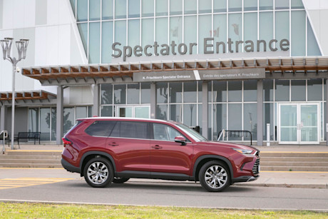 Editorial 2024 toyota grand highlander limited awd td 231019 06 jw