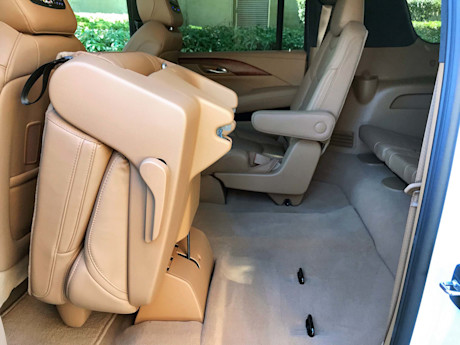 Editorial 2017 cadillac escalade esv platinum 28 mb