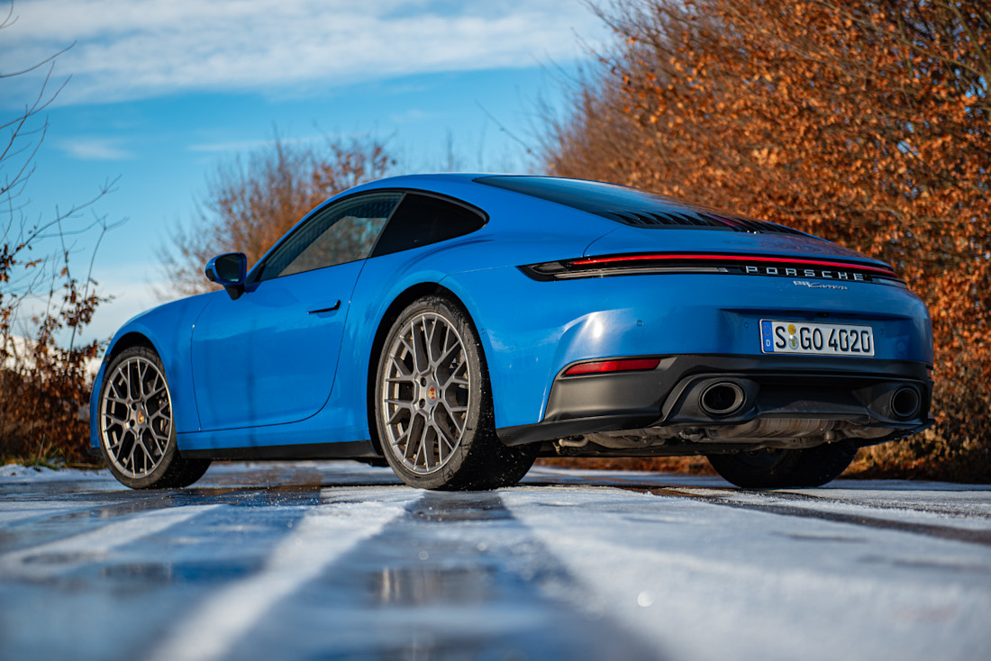 porsche-911-992-2-carrera-2025-heck