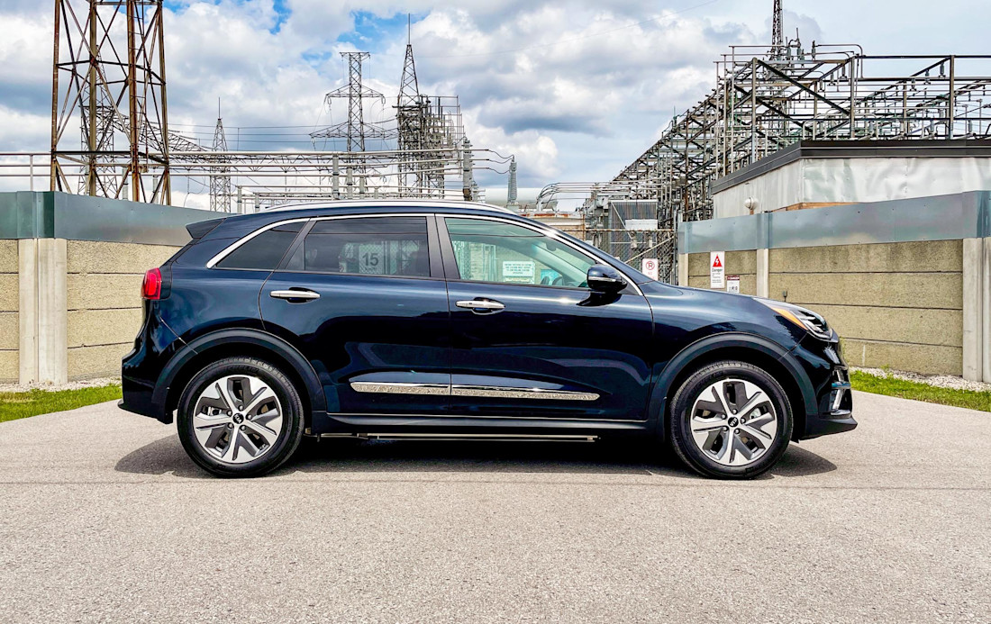 Editorial 2021 kia niro ev sx touring 04 ct