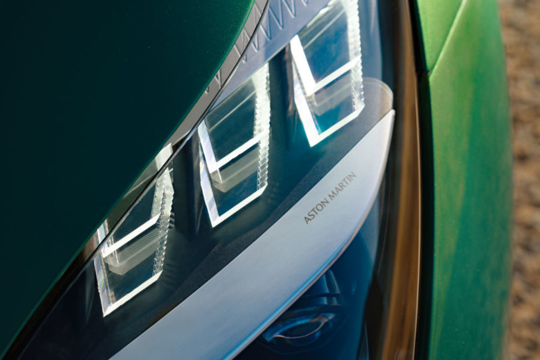 Nuevo-Aston-Martin-DB12-2023 (18).jpg