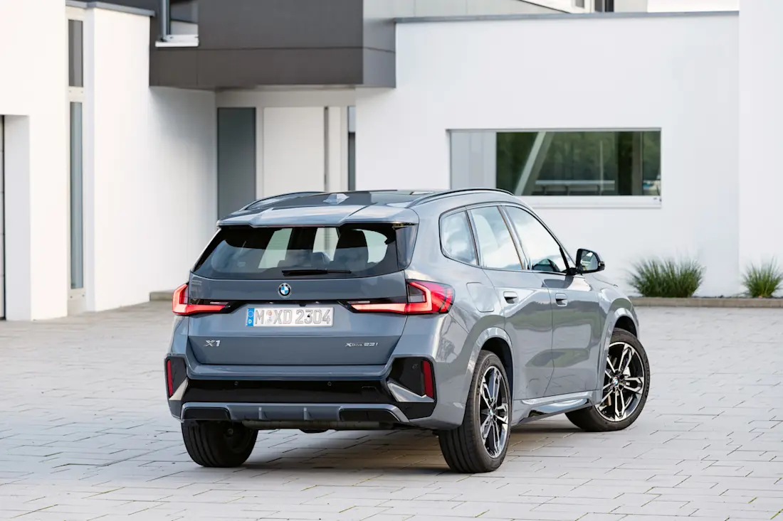 BMW X1 (2022) statisch, achteraanzicht BMW X1 (2022) statisch, achteraanzicht