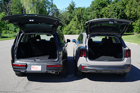 Editorial 2024 hyundai santa fe vs kia sorento comp 240709 di 4
