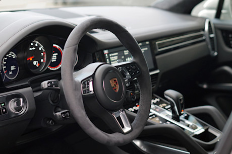 Editorial 2020 porsche cayenne turbo coupe 20 jl
