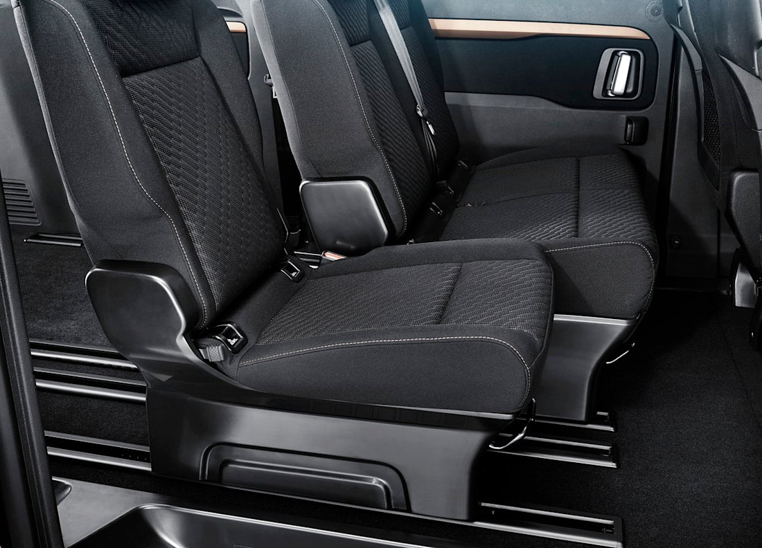 Toyota-ProAce Verso interior 2
