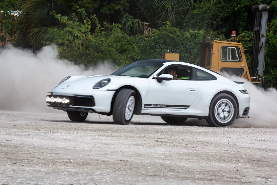 Porsche-911-carrera-Offroad-dakar (10).jpg