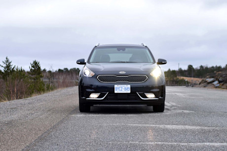 Editorial 2017 kia niro sx touring 02 jp