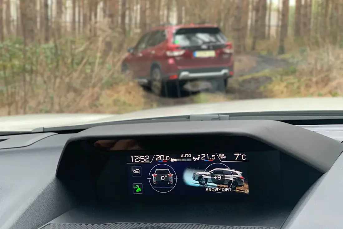 Subaru-Forester-e-Boxer-Offroad-Display