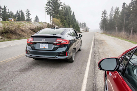 Editorial 2018 honda clarity vs toyota prius prime 08 bm