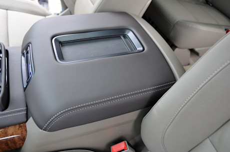 Editorial 2015 chevrolet tahoe suburban pw 08