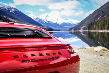 Editorial 2015 porsche 911 carrera4 cabriolet gts bm 18