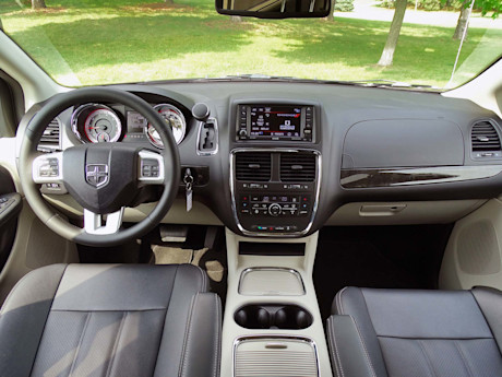 Editorial 2018 dodge grand caravan crew plus 10 jb