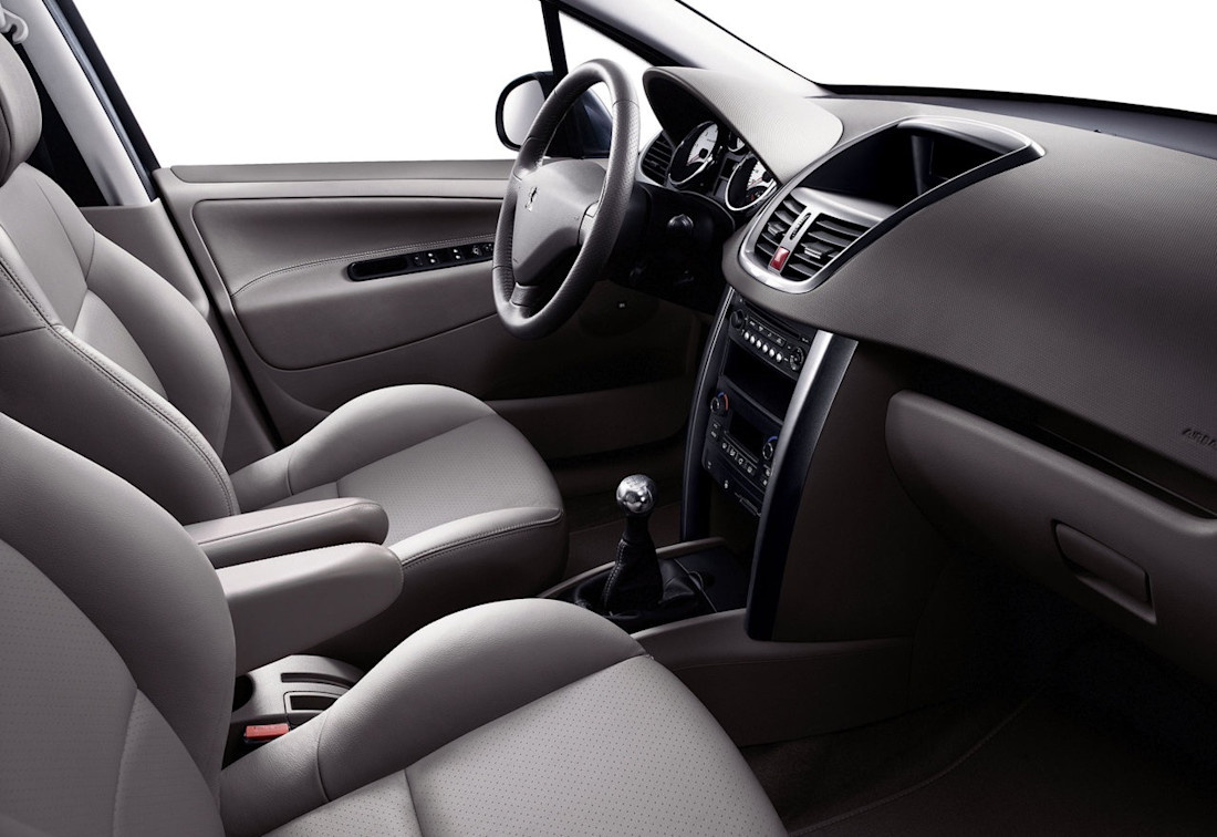 Peugeot 207 interior 