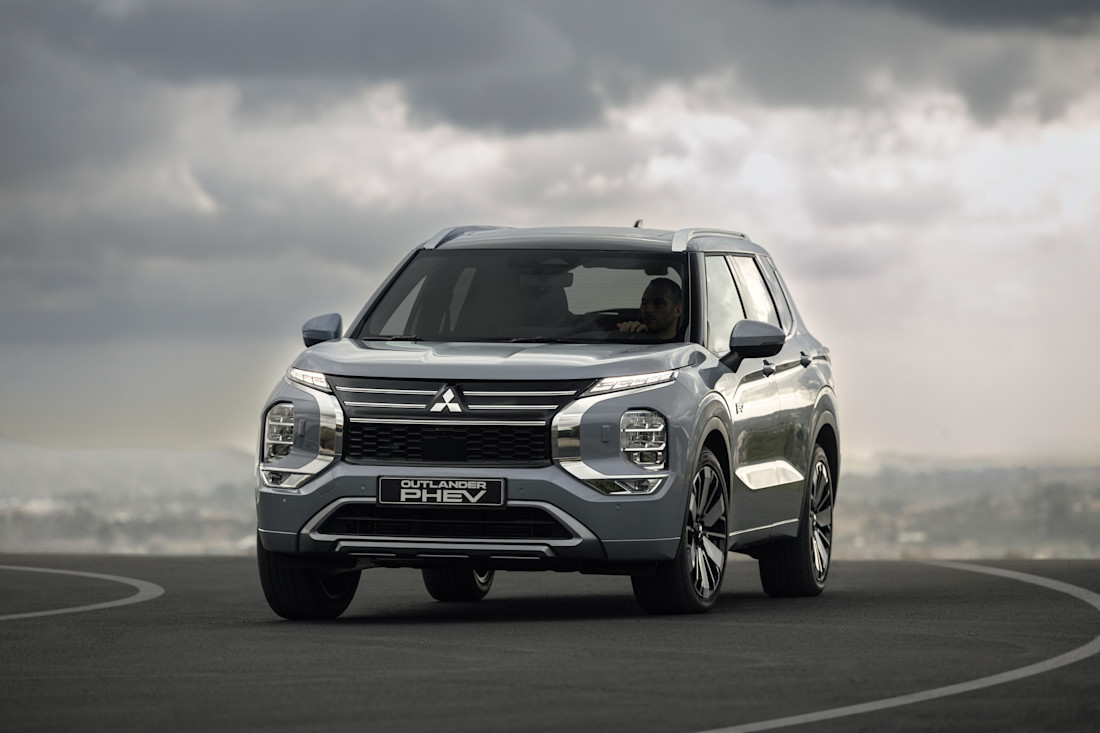 zo-gaat-de-nieuwe-mitsubishi-outlander-phev-2025-zijn-concurrenten-te-lijf-2024-05.jpg