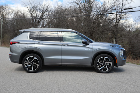 Editorial 2024 mitsubishi outlander phev gt premium 17