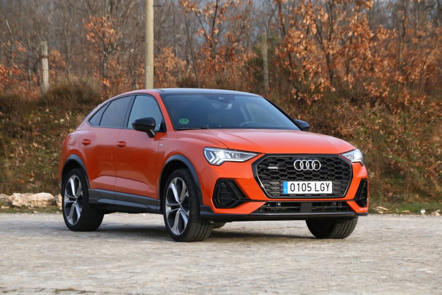 compa-q3-sportback-mini-countryman-03.jpg